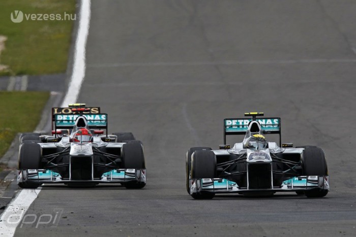 F1: Csillagokat lát a Mercedes-főnök 6