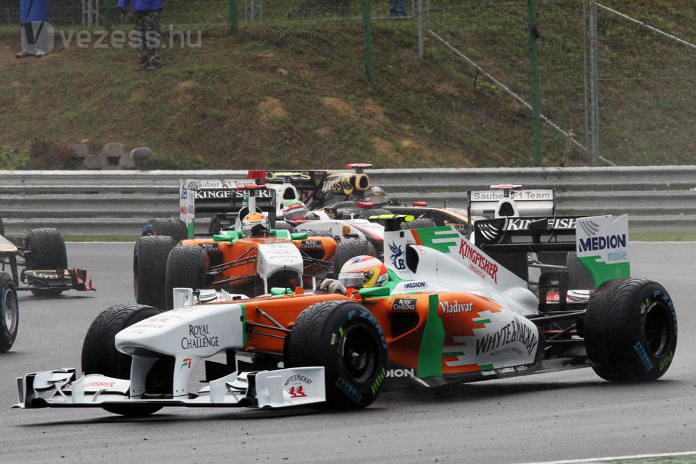 F1: Kukázza Heidfeld kiégett autóját a Renault 13