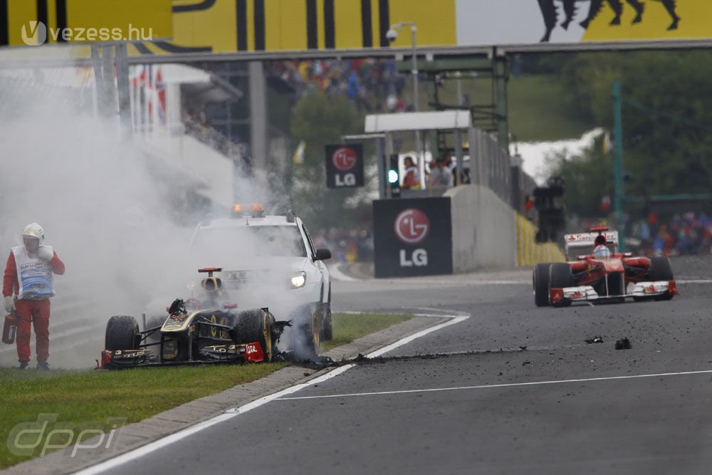 F1: Kukázza Heidfeld kiégett autóját a Renault 20