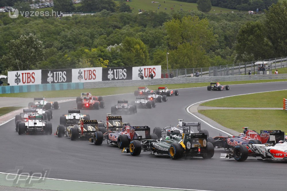 F1: Kukázza Heidfeld kiégett autóját a Renault 23