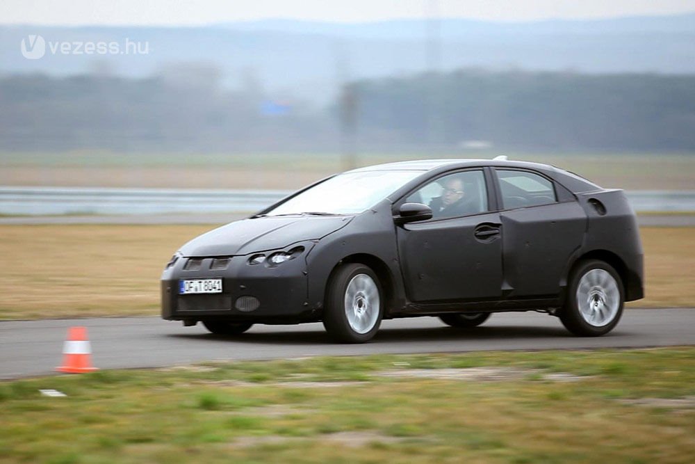 Formával csökkenti a fogyasztást az új Honda Civic 1