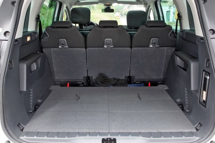 Alaphelyzetben, öt személlyel  578 literes a csomagtér