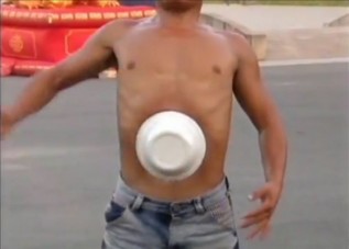 Hasizmával húz autót