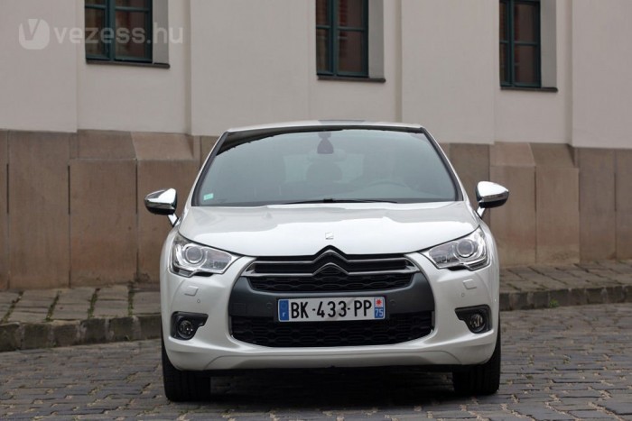 Megszaladt a franciáknak: DS4 2,0 HDi 6 | Vezess 7 750 000 forintba kerül a dízelmotoros csúcsmodell