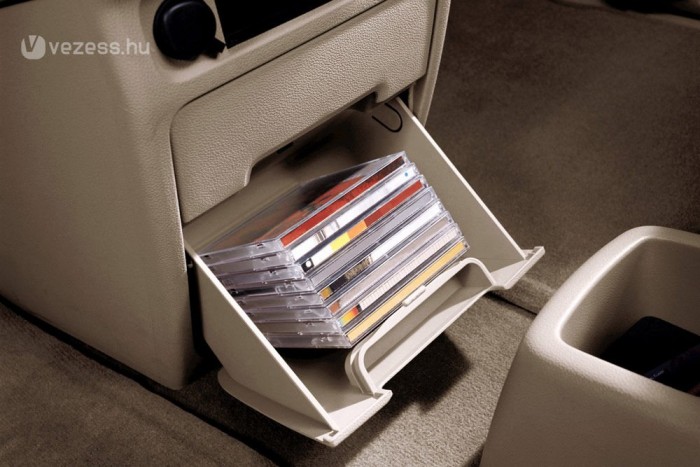 Eltűnik a CD-lejátszó a kocsikból 6 | Vezess Eltűnik a CD-lejátszó a kocsikból 6