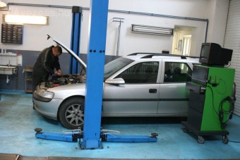 Szorul a hurok a sufniszervizek körül?