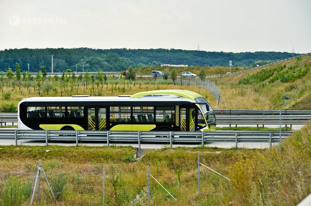 Új magyar elővárosi busz 5