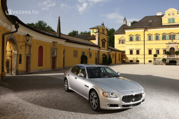 Két autó veszi át a Quattroporte helyét