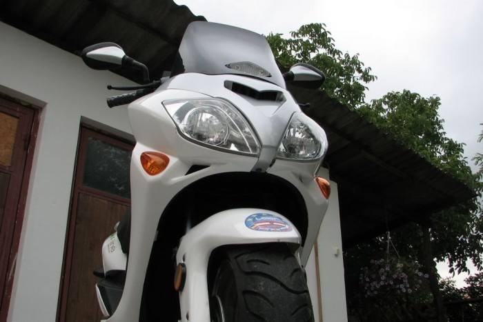 Van sok silány, nyomorult villanyrobogócska, de ez komoly szerkezet