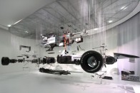 A 2010-es Mercedes F1-esből egy holland művész készített installációt