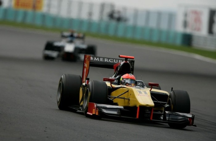 A Renault francia tesztpilótája 25 pontos előnnyel vezet a GP2-ben