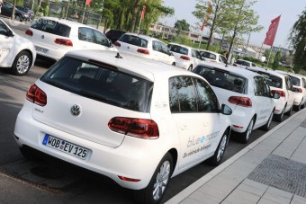 Lenyomta a Volkswagen a Toyotát