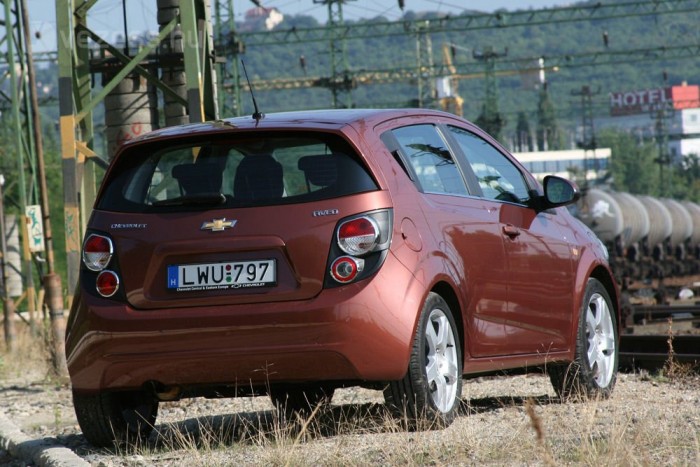 Luxus az automata kisautó? 11 | Vezess 9,9 literes városi fogyasztást ígért a katalógus, amit sajnos igazolt a tesztautó. A végsebesség 186 km/óra, a százra gyorsulás 11,7 s a 115 lóerős benzinessel