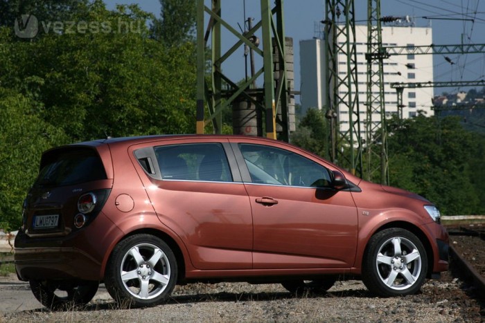 Luxus az automata kisautó? 8 | Vezess Jól néz ki az autó, de a vastag C-oszlopot nem fogják megköszönni a designereknek