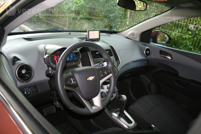 Luxus az automata kisautó? 7 | Vezess Kemények a műanyagok, de az Aveo belseje egyáltalán nem hatott szegényesnek