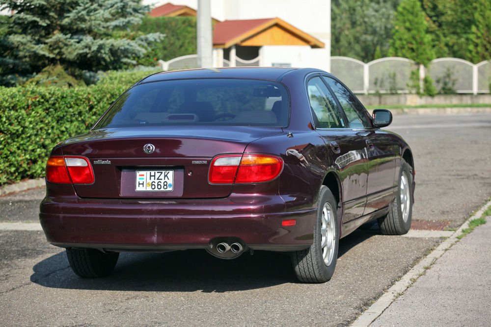 A tökéletesen jellegtelen amerikai gömbölyded japán, lehetne Nissan is, Toyota, Mitsubishi...