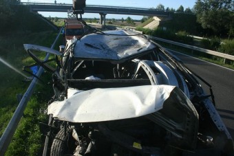 Baleset a segítségkérő gyalogos miatt