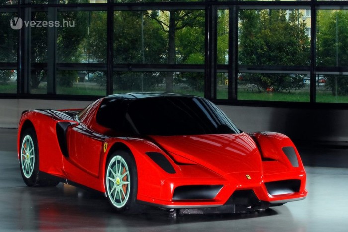Három új Ferrari egy év alatt 6 | Vezess A Millechili elvei alapján készül az Enzo utódja