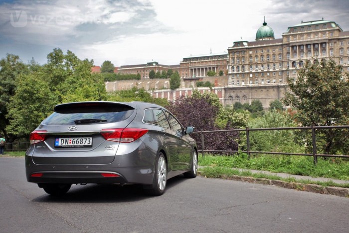 Exkluzív: teszten a japán-verő Hyundai 14 | Vezess 6,2 litert fogyasztott Budapesten kívül