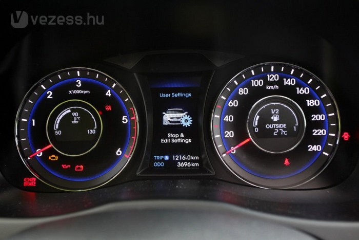 Exkluzív: teszten a japán-verő Hyundai 10 | Vezess Sajnos az indításkor és a motor leállításakor megszólaló bimbamolást és az ülés automatikus hátratolását sem lehetett kikapcsolni a menüből
