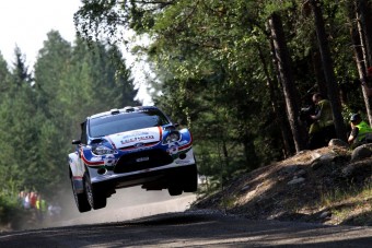 Tízemeletnyi repülés vízszintesen