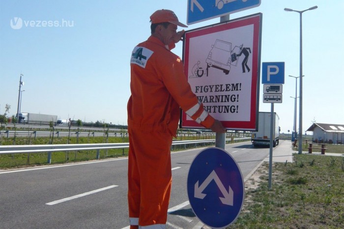 Táblával az autópályás tolvajok ellen 3