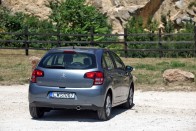 A Citroënnek már az előző C3-ban is volt stop-start rendszere, de messze nem ilyen flott és kifinomult