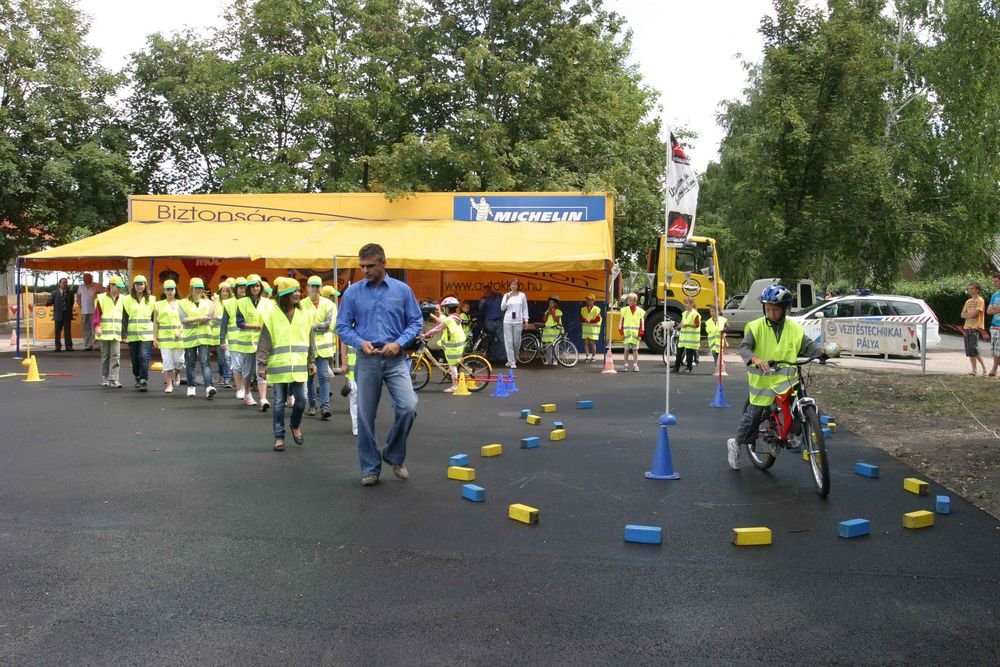 Együtt a biztonságért az autóklub és a Michelin 4