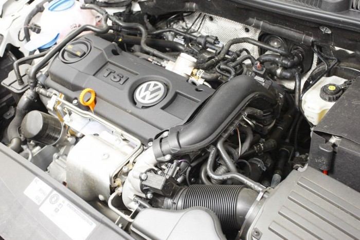 Teszt: VW Golf 1,4 TSI R-Design 9 | Vezess Hibátlan az 1,4-es turbómotor, de az 1,2 TSI még takarékosabb és negyedmillióval kevesebbe kerül