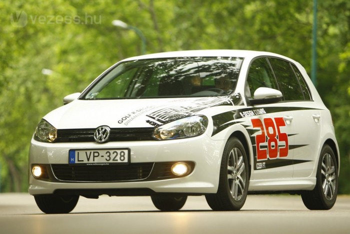 Teszt: VW Golf 1,4 TSI R-Design 6 | Vezess 285 000 Ft az R-Design csomag felára