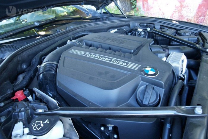 Teszt: BMW 640i Cabrio 11 | Vezess Az erő és a barna hang forrása. 320 lóerő és 450 Nm nyomaték