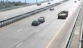 Motorszerelés az autópálya közepén!