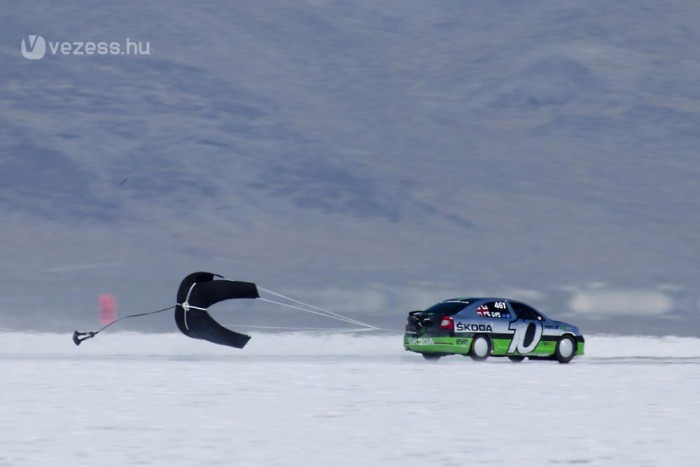 300 felett száguldott a Škoda Octavia 5 | Vezess 300 felett száguldott a Škoda Octavia 5