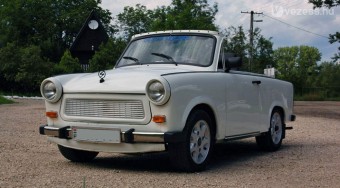 Kabrió Trabanttal, ittasan menekült a rendőrök elől