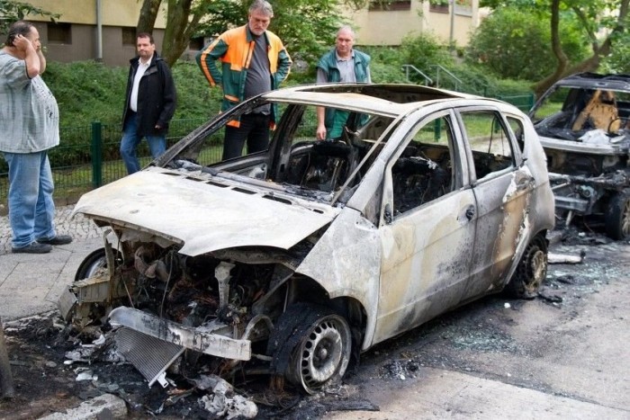 Újabb autógyújtogatások Berlinben 6 | Vezess Újabb autógyújtogatások Berlinben 6