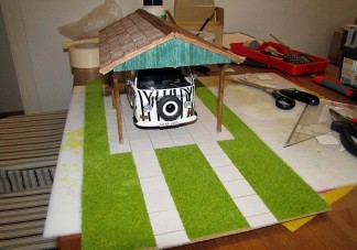 Autóbeálló 1:18-ban