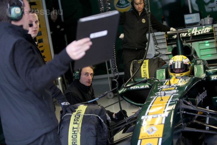 F1: Brazíliára is pilótát cserél a Lotus?