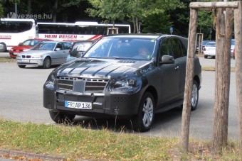 Titkosnak látszó autókat fotóztak olvasóink