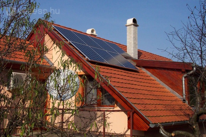 Ingyen tankolás a garázstetőről 6 Majdnem elég az 1,1 kilowattos rendszer az Ion tankolására évi 15 000 km esetén. A 10 négyzetméternyi napelem elfér egy garázs tetején