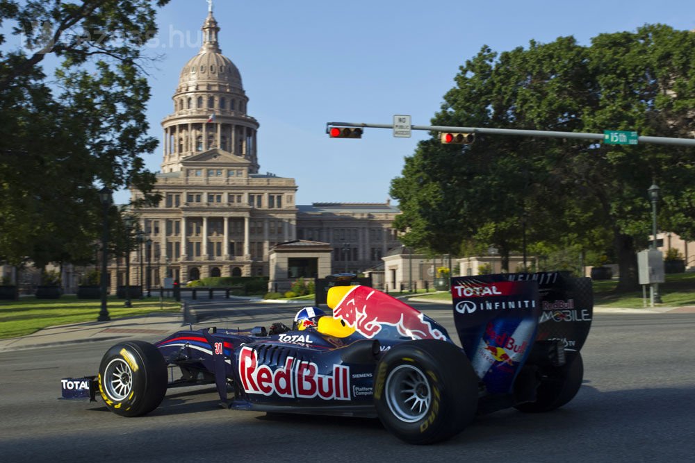 F1: Coulthard mégis rodeózott Texasban 6