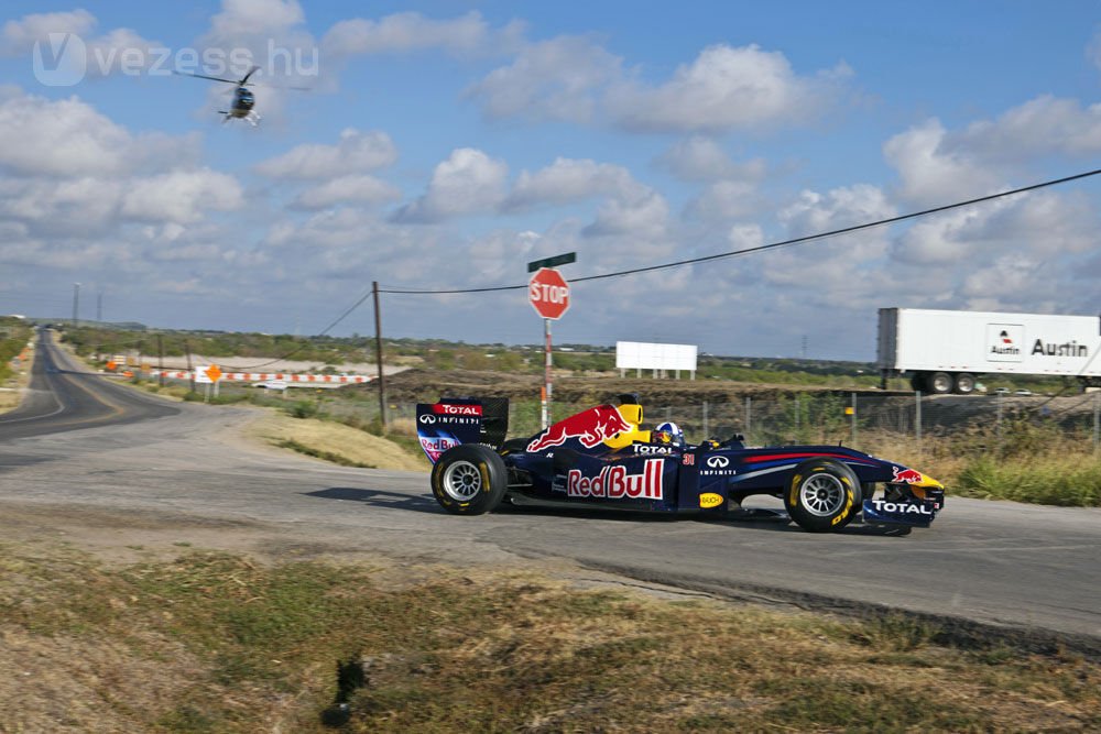 F1: Coulthard mégis rodeózott Texasban 8