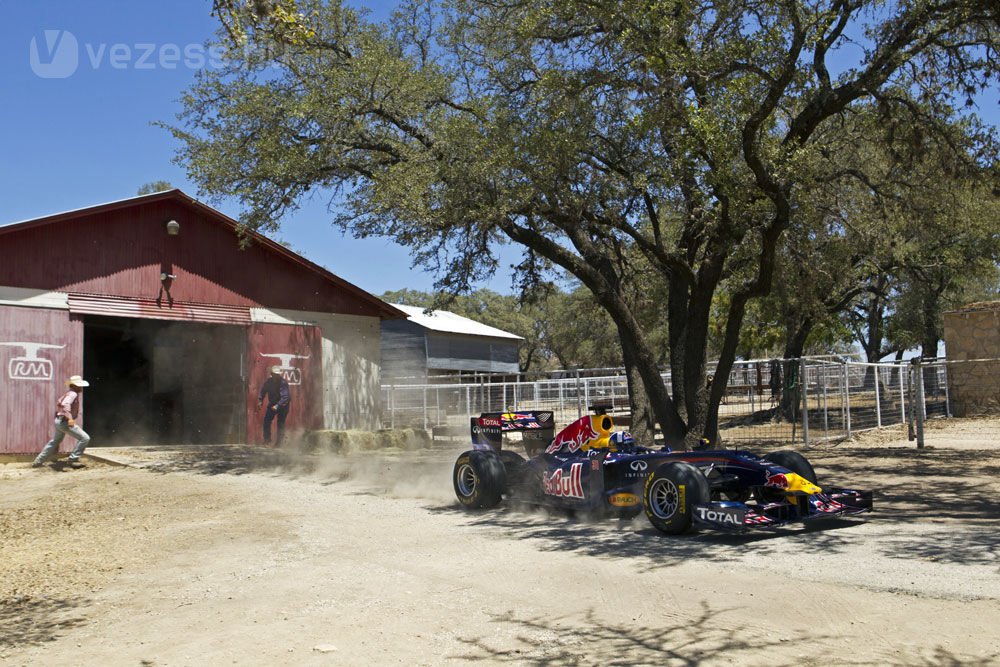 F1: Coulthard mégis rodeózott Texasban 9