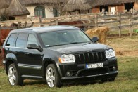 Olyan, mint Mike Tyson nemi erőszak közben - írtuk az 521 lóerős Grand Cherokee SRT-8-ról. Nagyobbat ütött, mint bármi előtte és utána