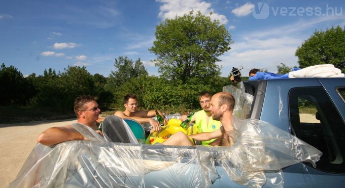 Skoda és Dacia: nekik bejött az élet 11 | Vezess Némi fólia, víz a közkútról és pezsgés a kipufogócsőből: nem kell atomfizikus a Logan-jacuzzi receptjéhez