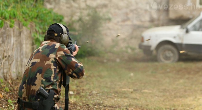 Skoda és Dacia: nekik bejött az élet 14 | Vezess Azt tapasztaltuk, hogy csak a filmekben érdemes a golyók elől az ajtó mögé bújni