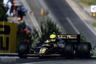 1985 - Ayrton Senna Belgiumban, az Eau Rouge-ban repeszt a Lotusszal