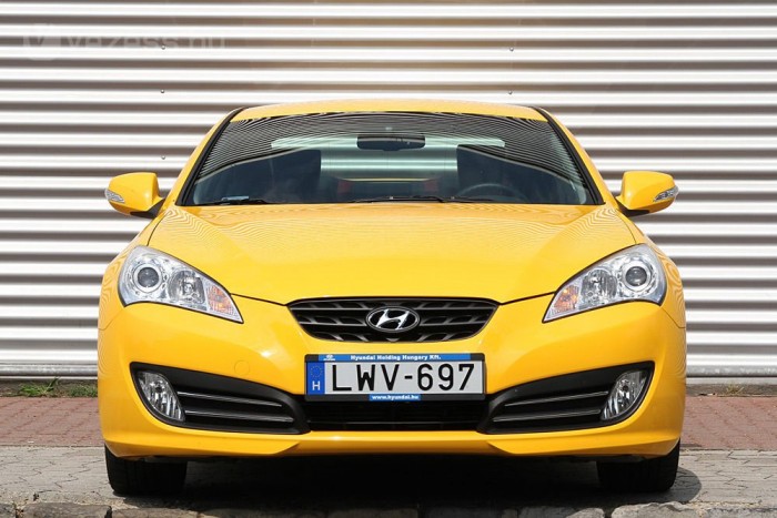 Széles, lapos, így nagyon stabilnak tűnik