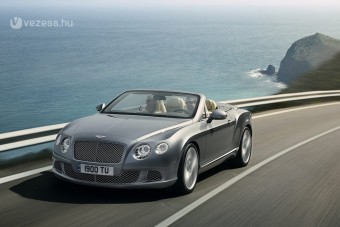 Bentley luxuskabrió újratöltve