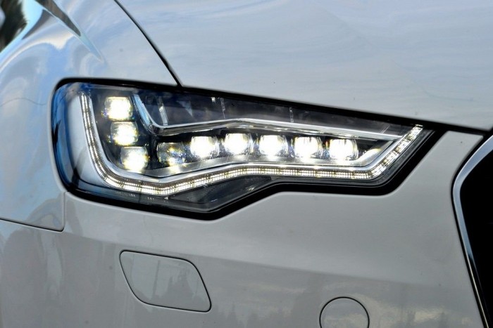 Az A6-os LED-sora csak közelről bazári, messziről csinos és jól azonosítja, mi jön szembe