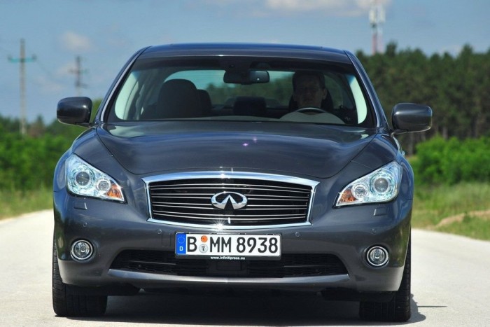 Jaguáros-maseratis-daewoos domborúság